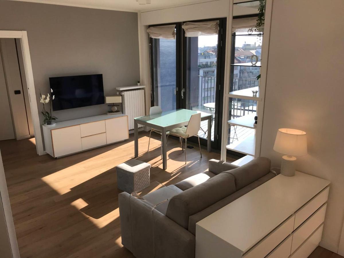 Fiera Milanocity View With Terrace Next To Shopping Mall Apartment Exterior photo
